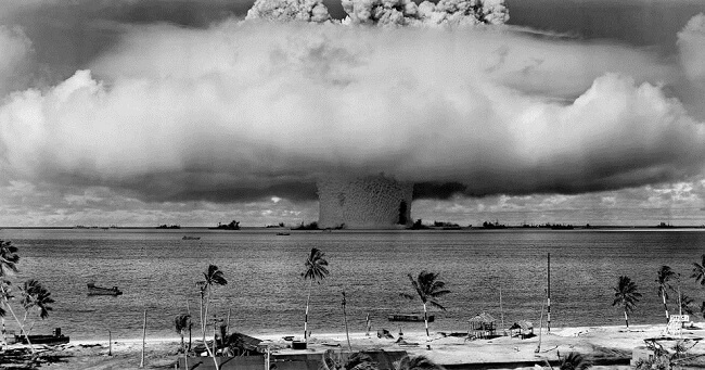 キューバ危機当時はアメリカ・ソビエト・イギリス・フランスが盛んに核実験を行っていた
